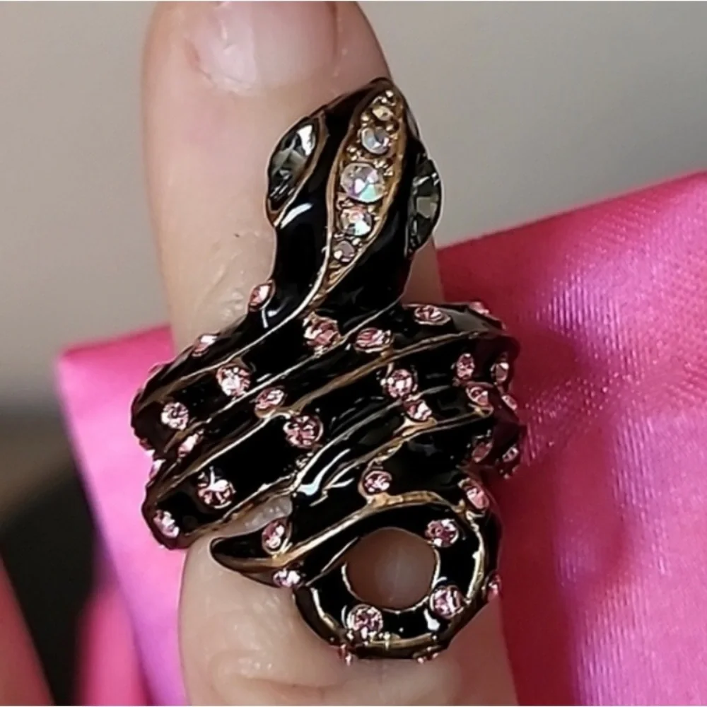Vintage BETSEY JOHNSON Jungle Book Collection Black Snake Ring. Size 6 - Picture 1 of 8